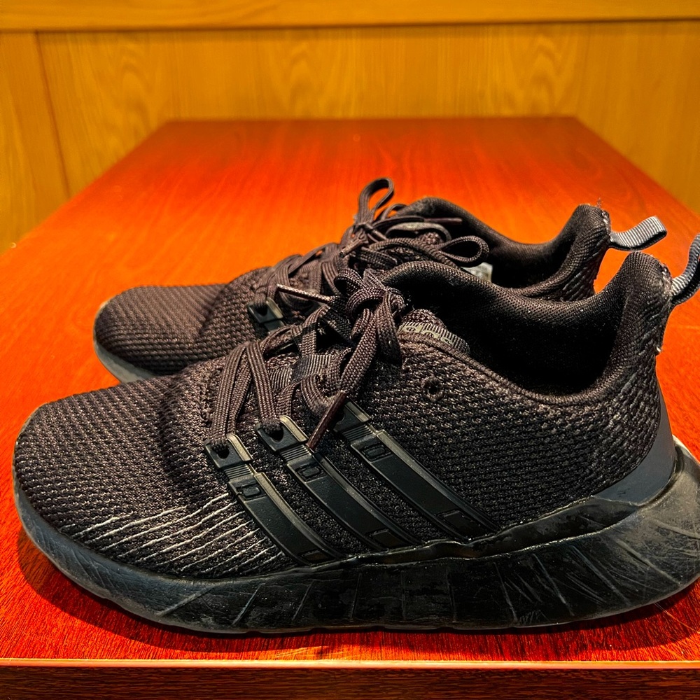 Adidas Questar Flow Running Shoes Women’s size 6 black